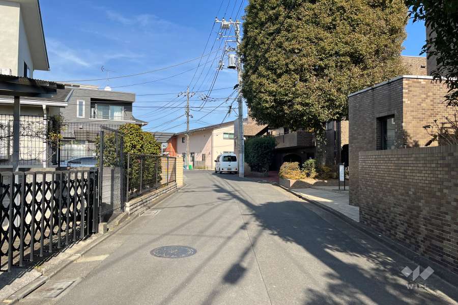 敷地北西側の前面道路　