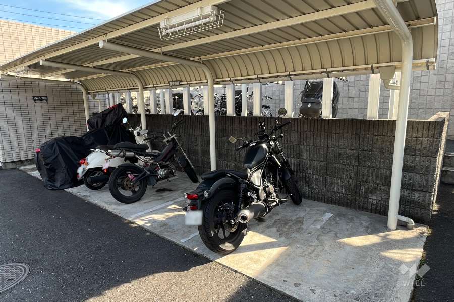 バイク置き場（屋根付き）
