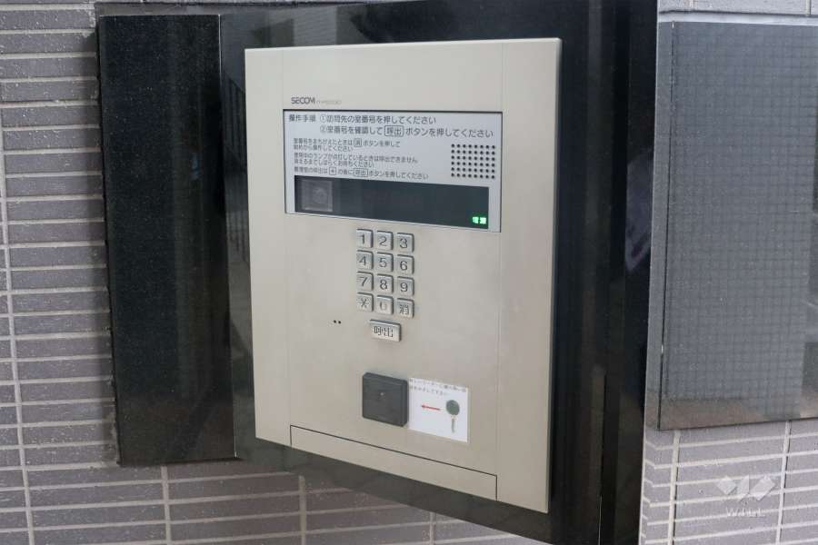 エントランスはオートロック付きです。