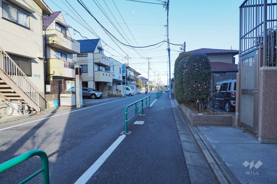 敷地北側の前面道路