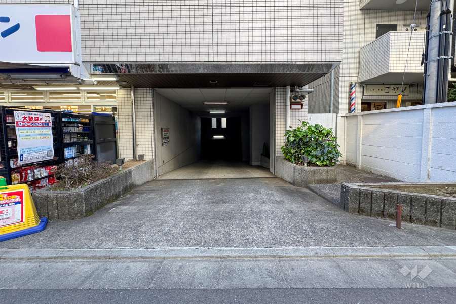 駐車場の出入り口