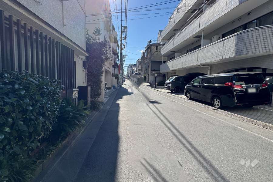 敷地東側の前面道路