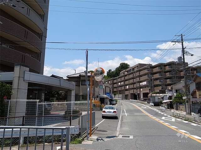 敷地北側の前面道路