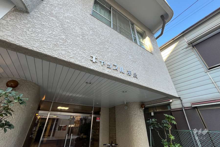 エントランスの銘板