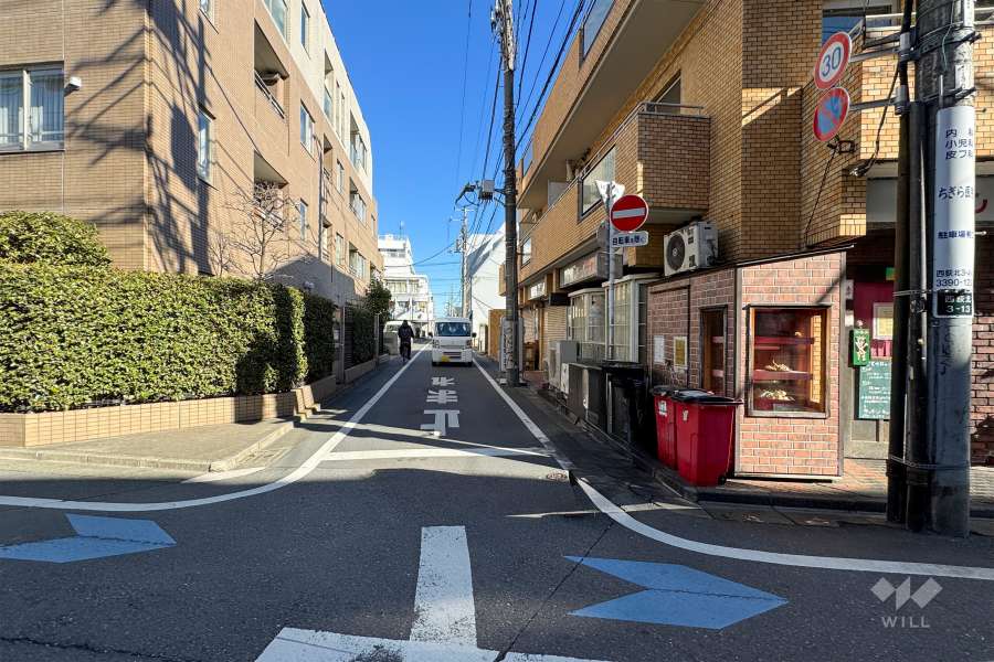 敷地北西側の前面道路　