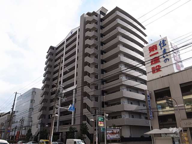 レジース川西中央の外観（北西側から）