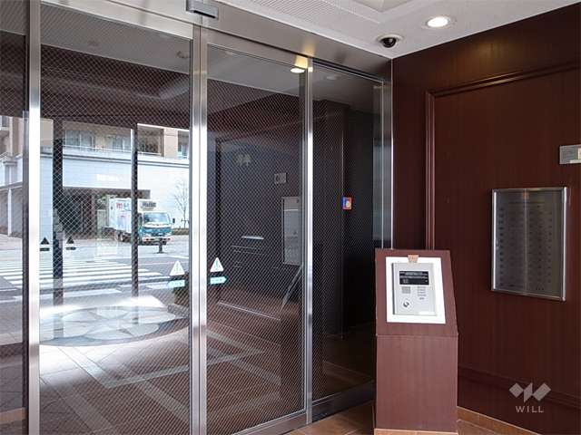 エントランスはオートロック付きです。