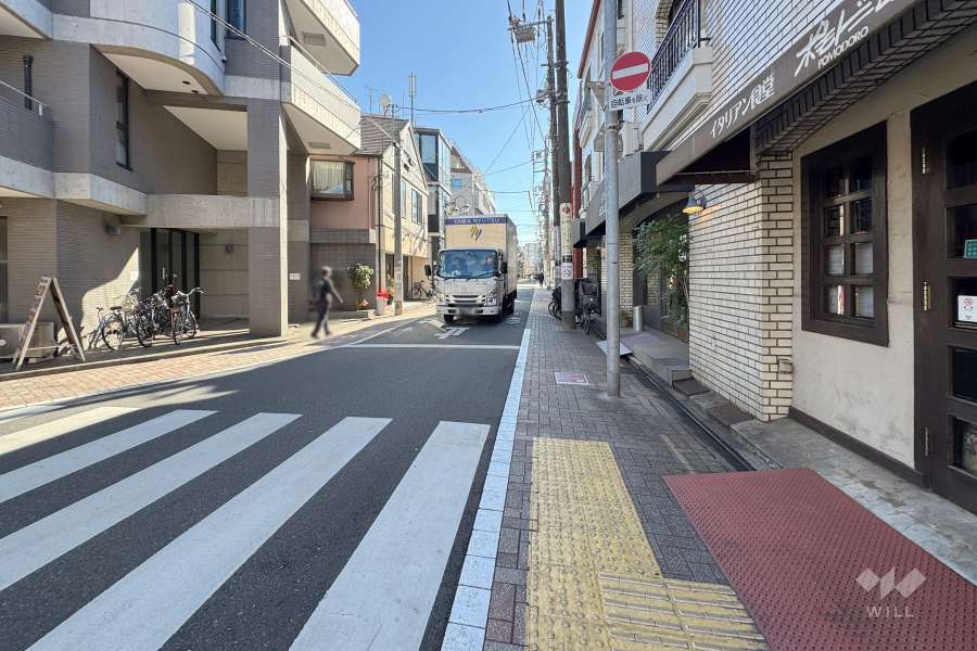 敷地南西側の前面道路