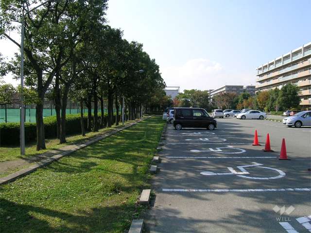 敷地の南側には『西猪名公園』が広がっています。