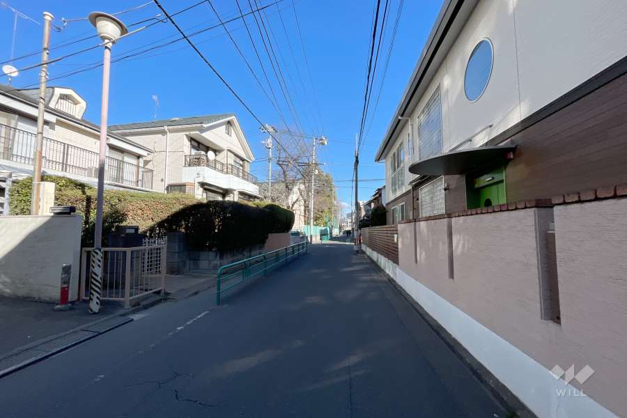 敷地南側の前面道路