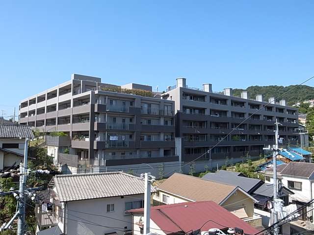 雲雀丘花屋敷アインスの外観（南東側から）