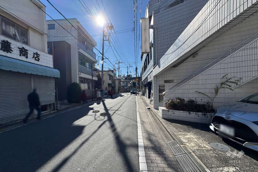 敷地東側の前面道路