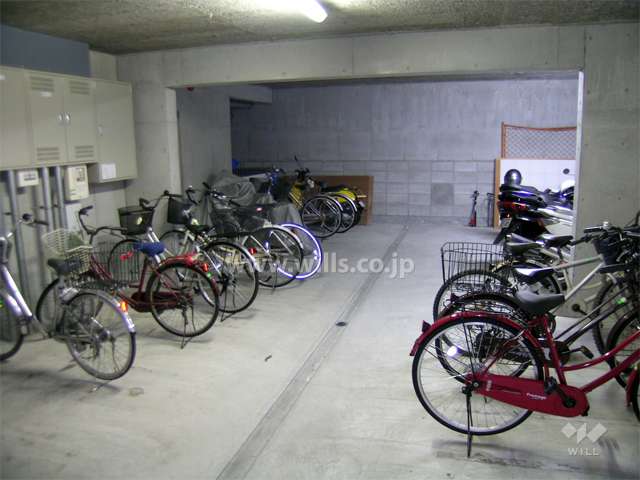 屋内にある駐輪場