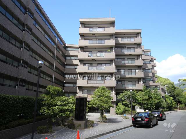 芦屋ハイツ翠ヶ丘の外観（東側から）