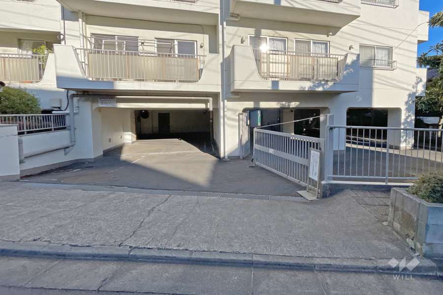 駐車場の出入り口