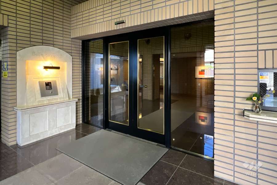 エントランスはオートロック付きです。