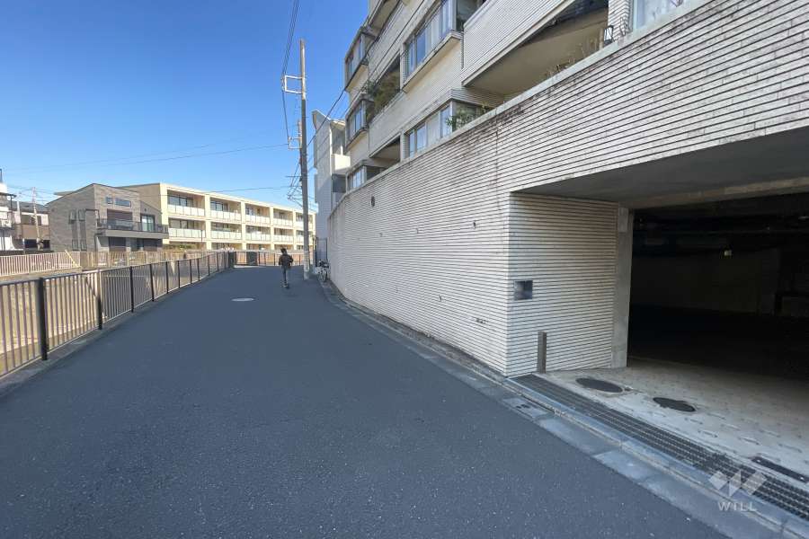 敷地北西側の前面道路
