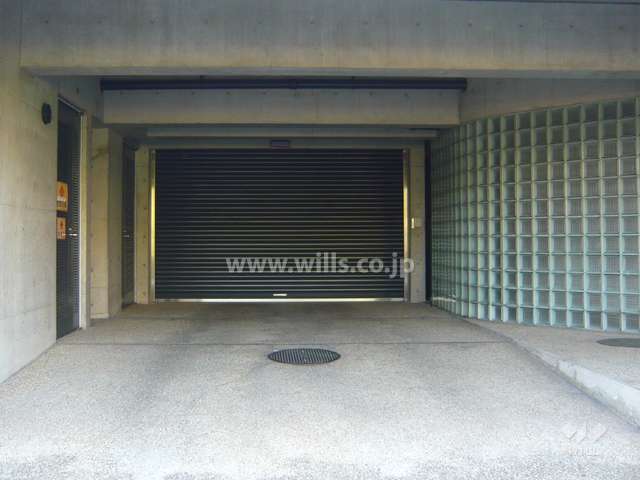 駐車場出入り口