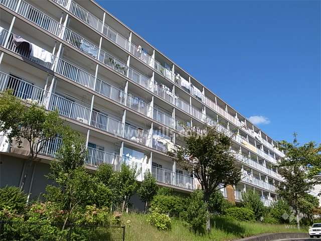 中山五月台住宅14号棟の外観（南西側から）