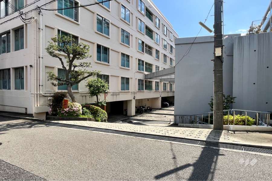 駐車場の出入口