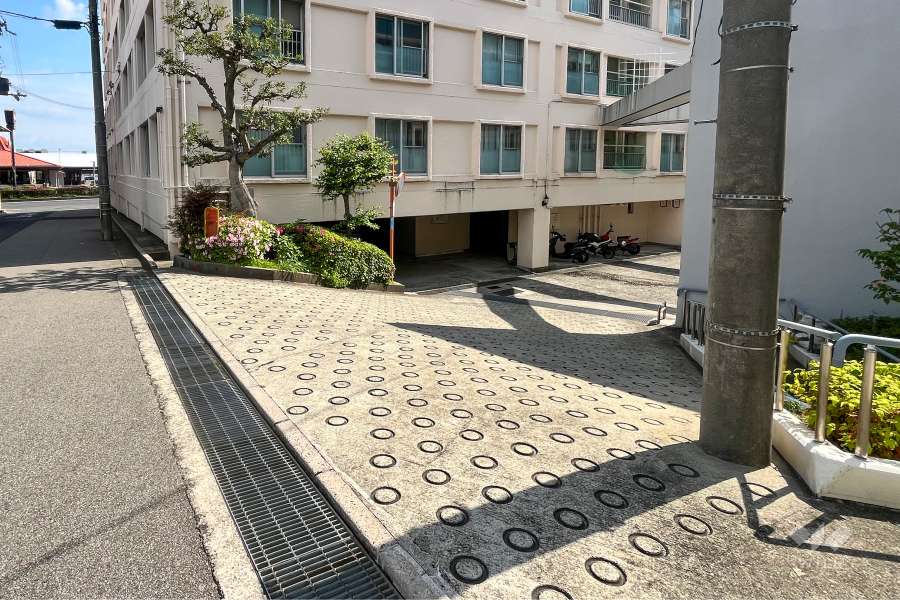 駐車場の出入口
