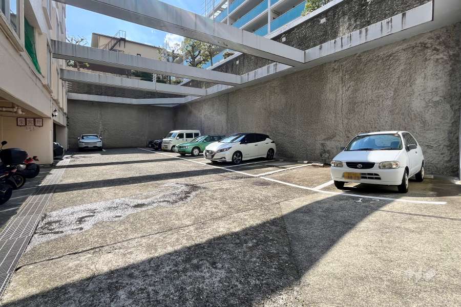 敷地内駐車場（屋外平面式）