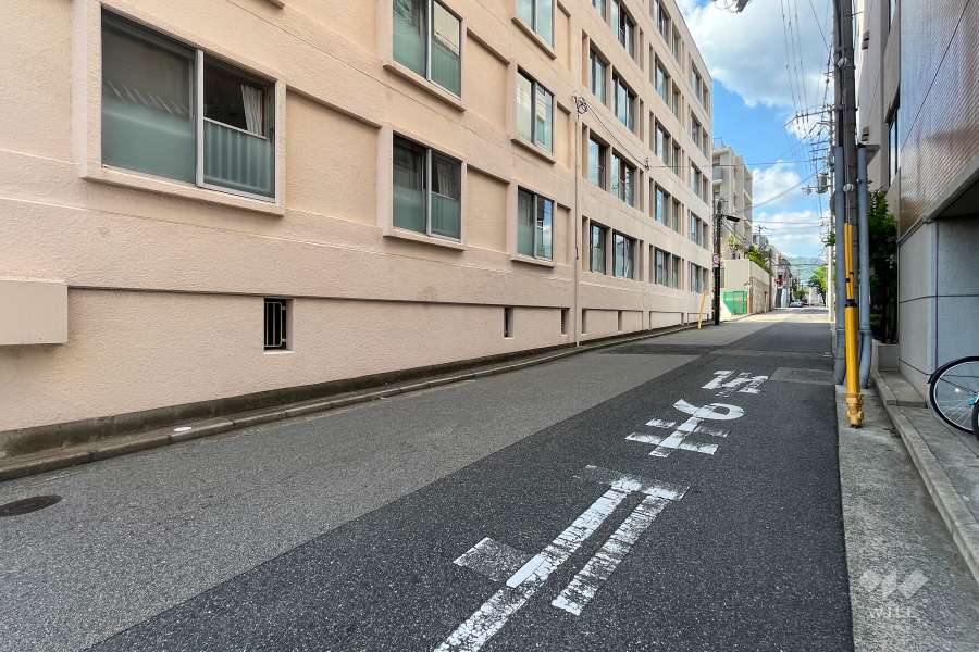 敷地東側の前面道路