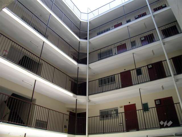 建物の中央の吹き抜け