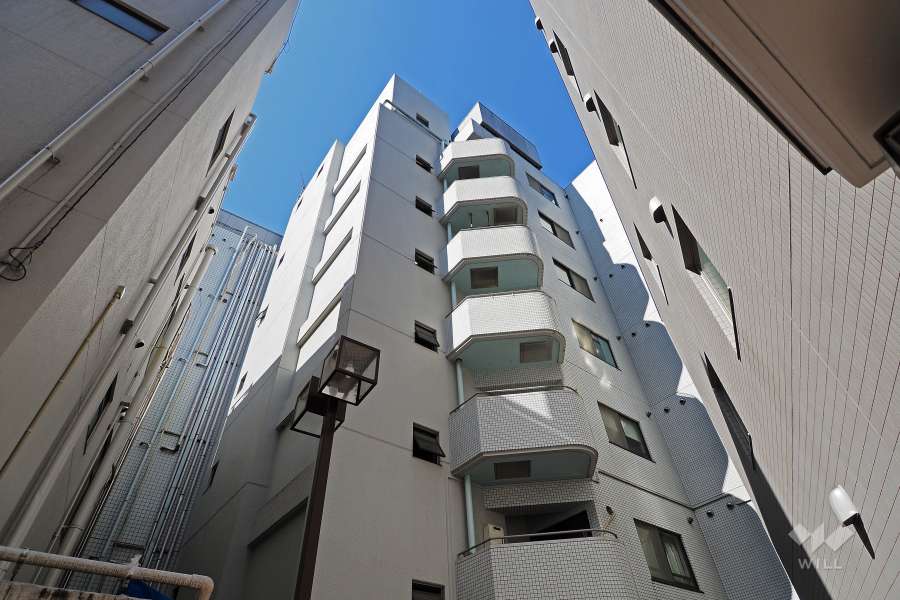 ライオンズマンション荻窪駅前の外観（南東側から）