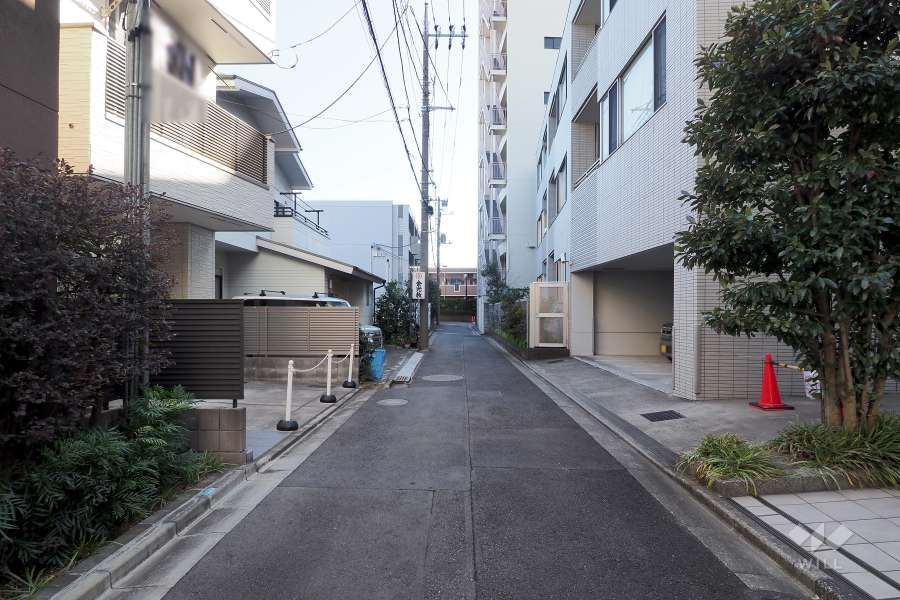 敷地北側の前面道路