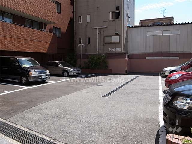 屋外の駐車場