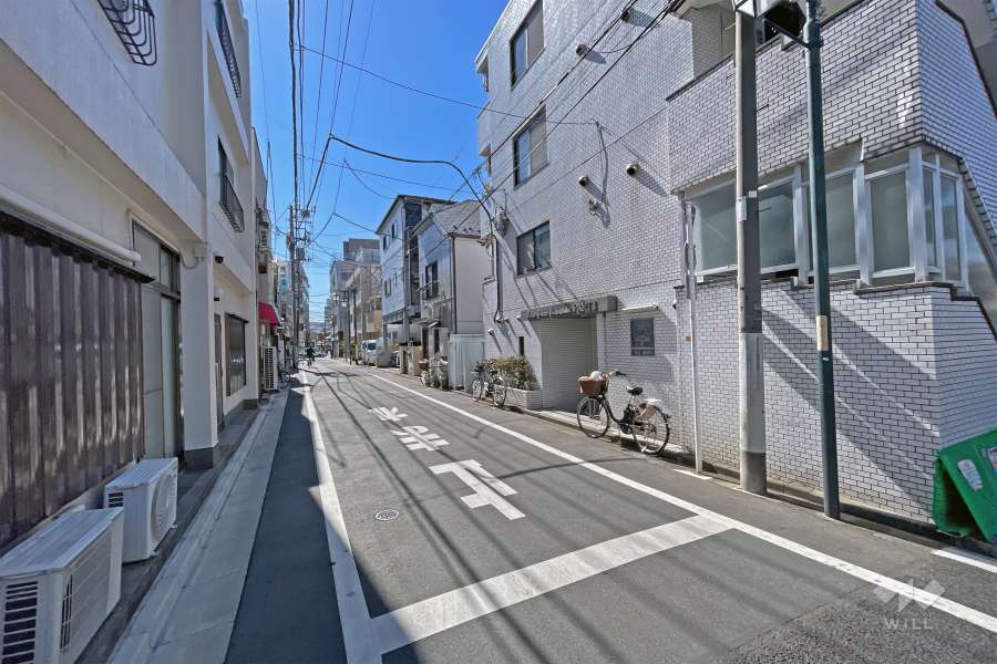 敷地の東側前面道路（北側から）