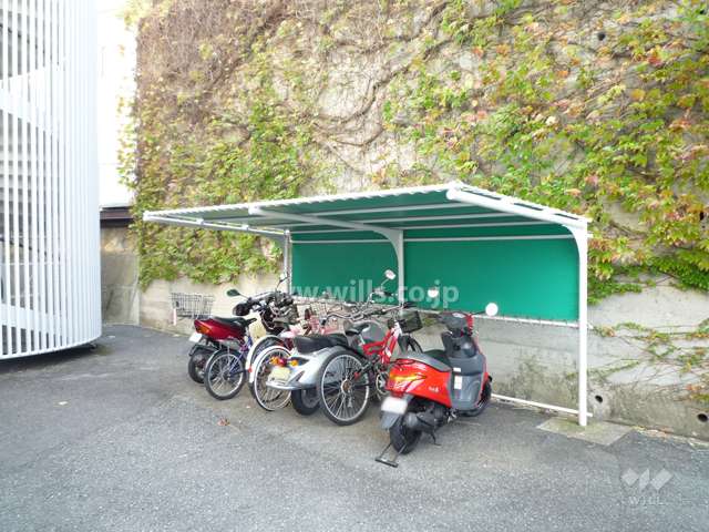 バイク置場、駐輪場