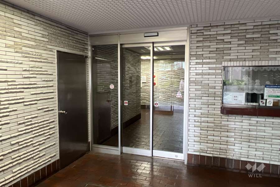 エントランスはオートロック付きです。