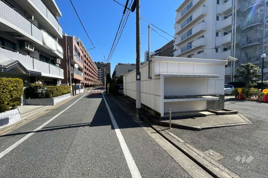 敷地北側の前面道路