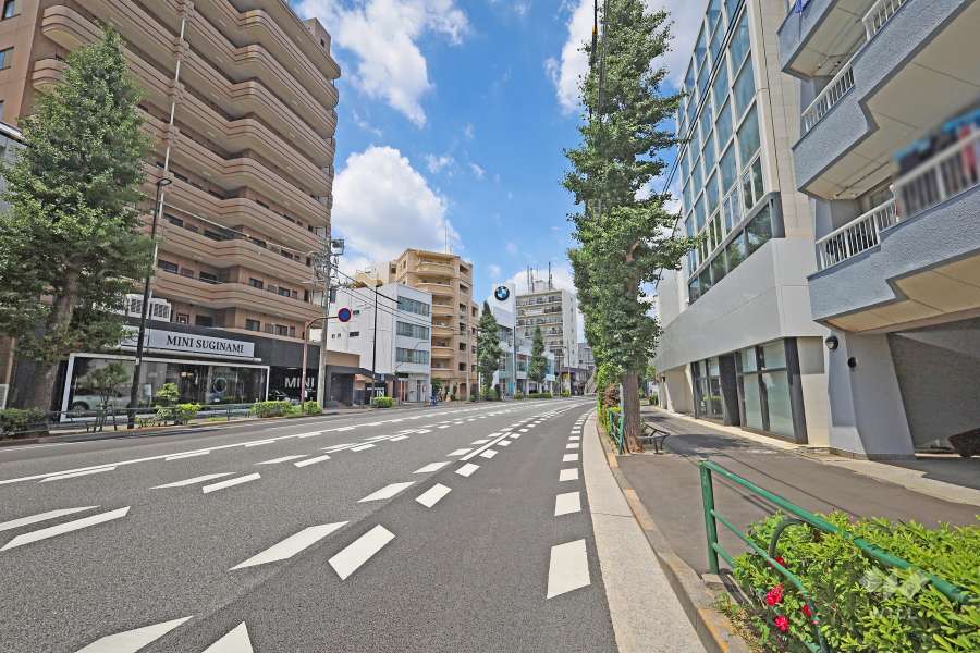 敷地南側の前面道路（東側から）