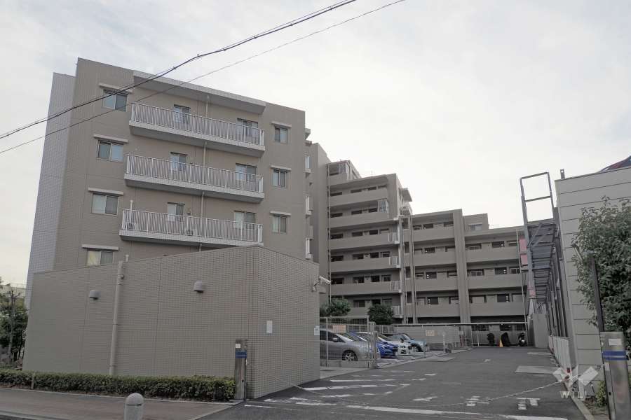 プレサンスロジェ荻窪桃井ザパークの外観（北東側から）