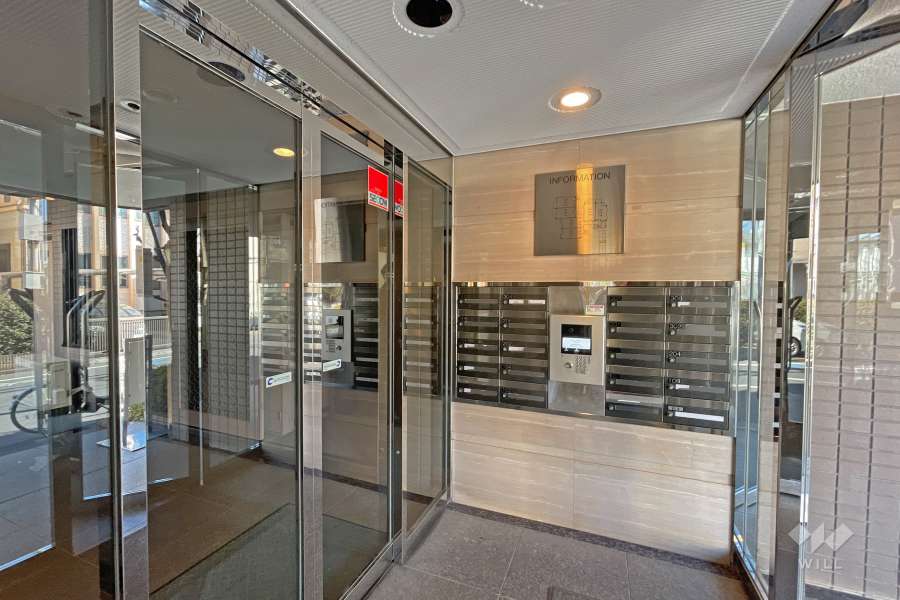 エントランスはオートロック付きです。