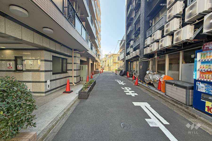 敷地西側の前面道路　
