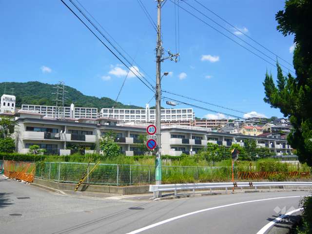 朝日ヶ丘アーバンライフ2番館の外観（南西側から）