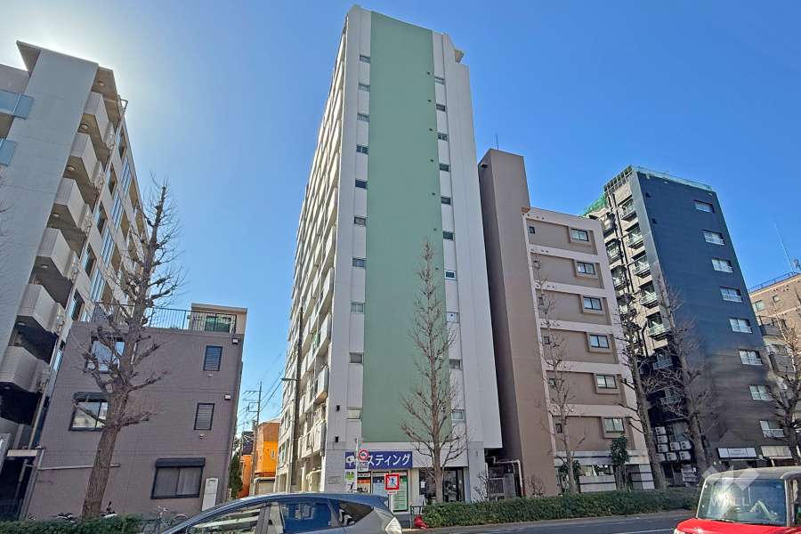 新高円寺ロイヤルマンションの外観（北東側から）