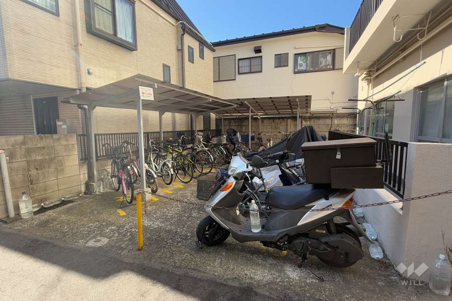 駐輪場とバイク置場
