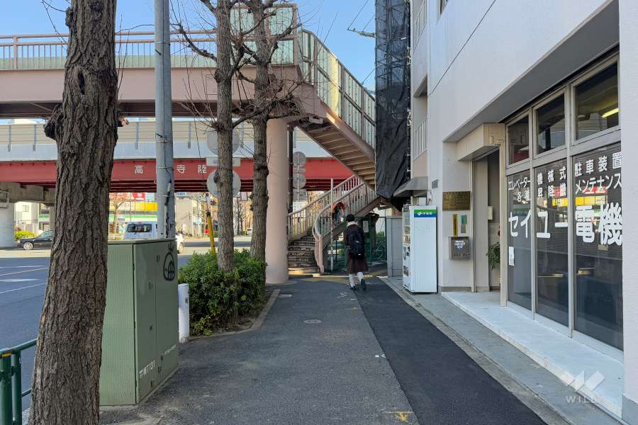 敷地北側の前面道路