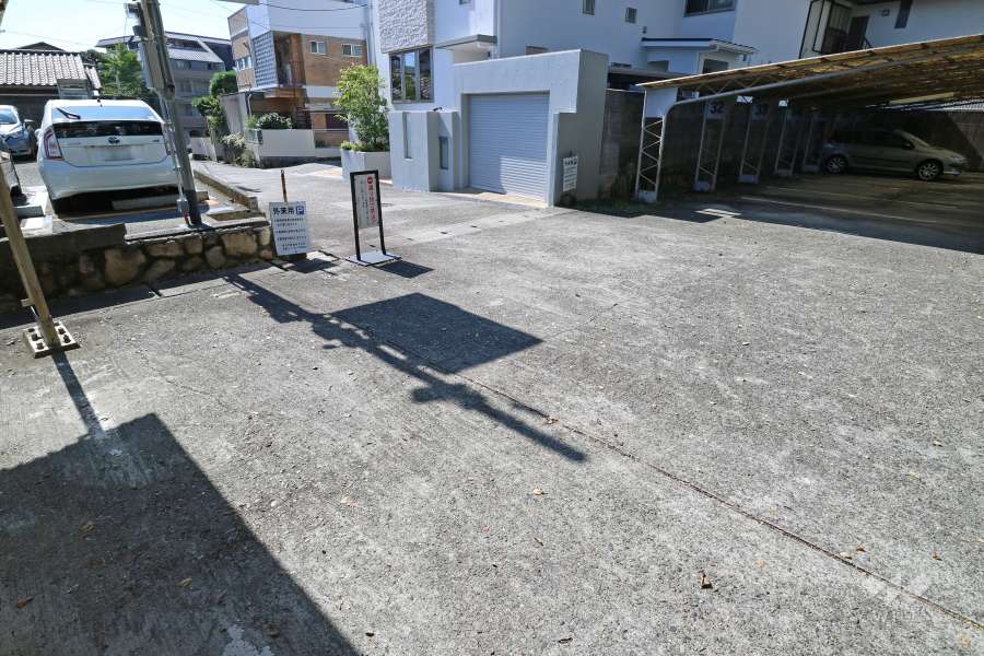 来客用駐車場（2台）