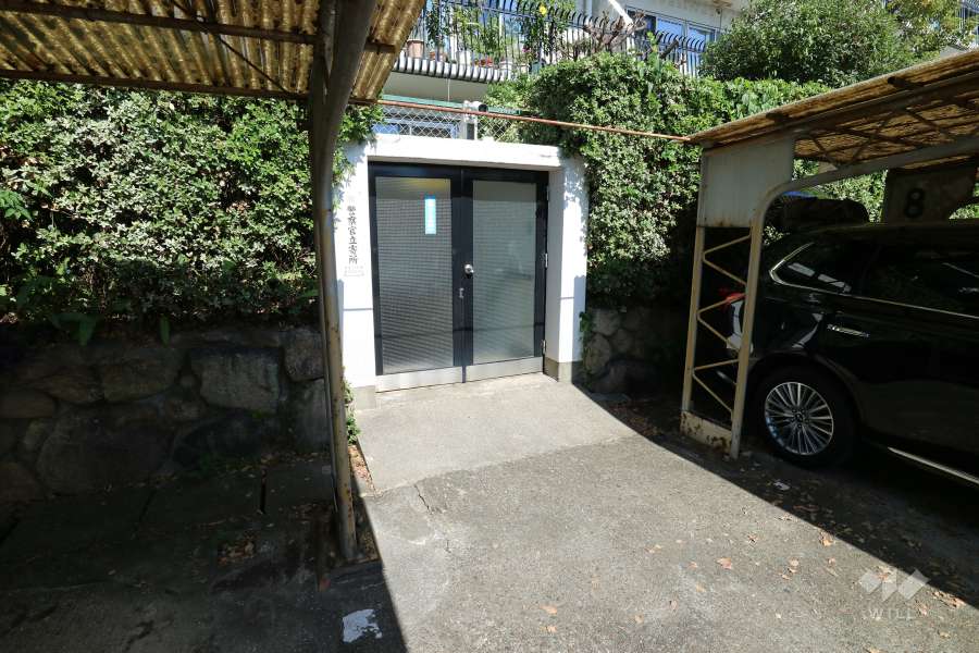 駐車場から建物内への出入口
