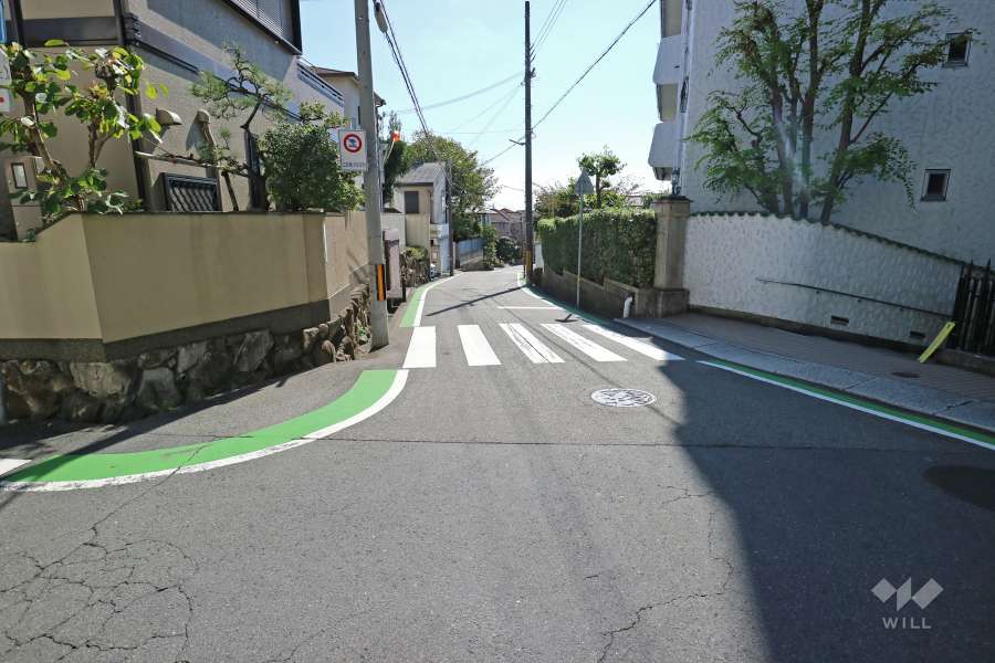敷地東側の前面道路（南方向）