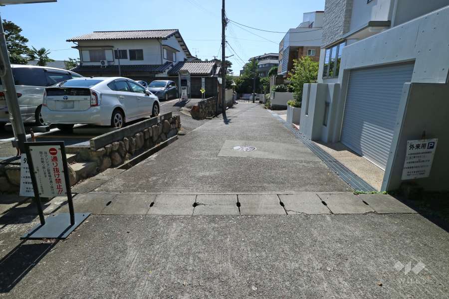 敷地南側の前面道路（南方向）