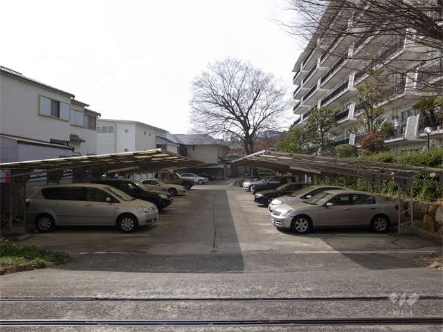 敷地内駐車場（平面式　ルーフ付き）