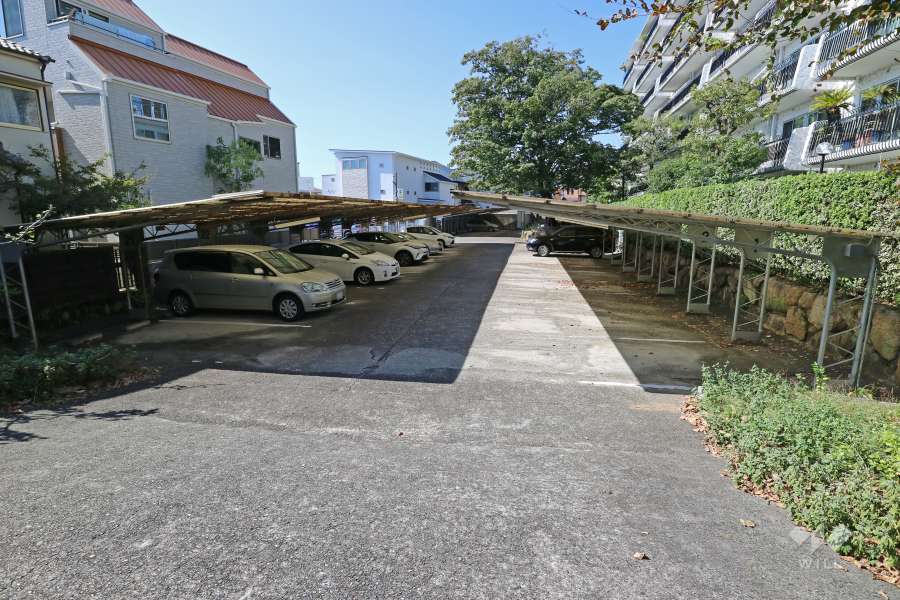 敷地内駐車場（屋外平面式・ルーフ付き）