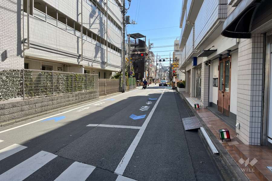 敷地東側の前面道路